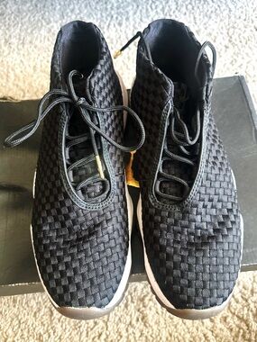 Air Jordan Future Men’s Black/White Mid Top Sneakers 656503-031 2018, Size 9.5